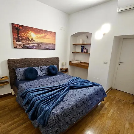 Old לינה וארוחת בוקר